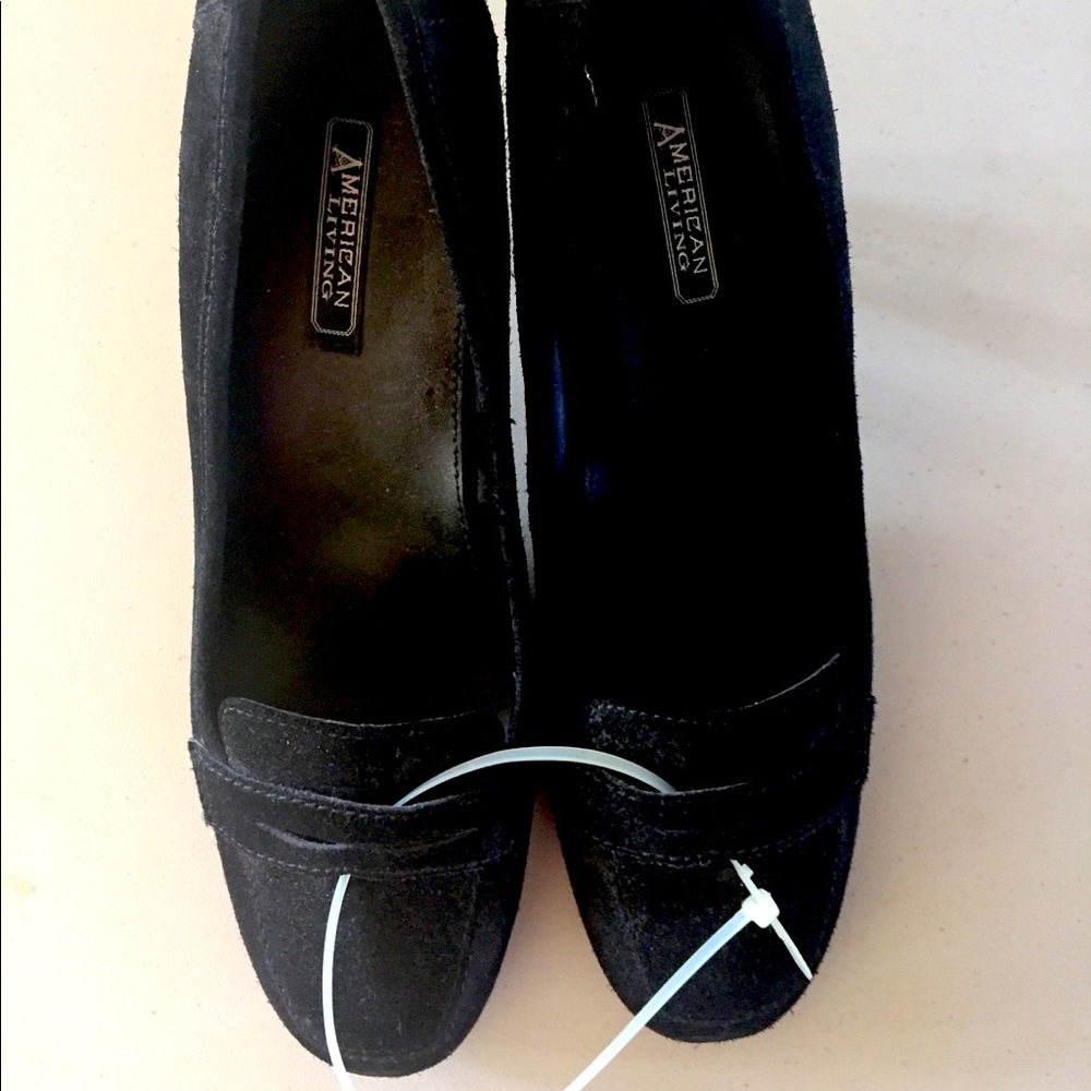 NWOT Black Suede Pump